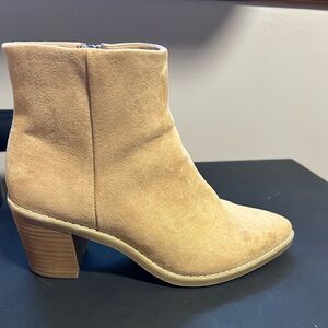 Universal Thread Light Tan Ankle Booties